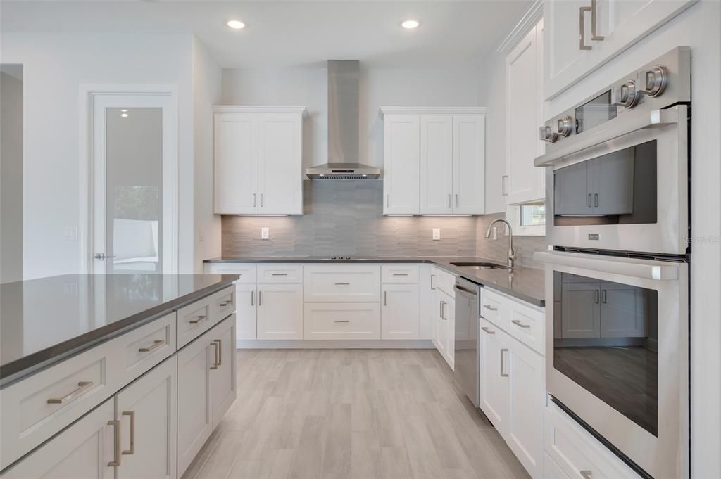 待售: $1,050,000 (4 贝兹, 3 浴室, 2712 平方英尺)