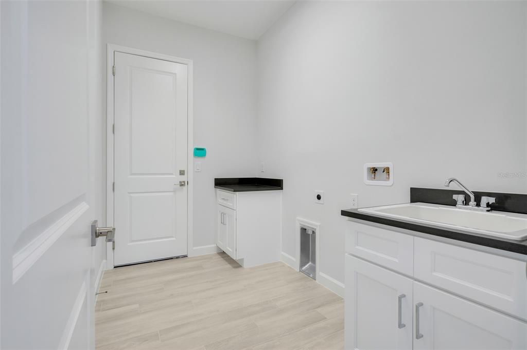 待售: $1,050,000 (4 贝兹, 3 浴室, 2712 平方英尺)