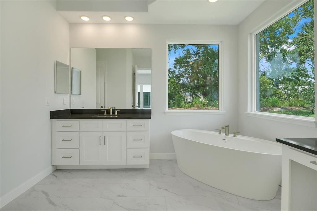 待售: $1,050,000 (4 贝兹, 3 浴室, 2712 平方英尺)