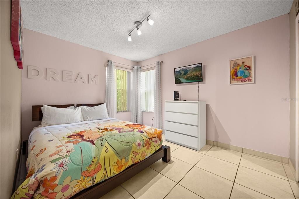 For Sale: $218,000 (3 beds, 2 baths, 1301 Square Feet)