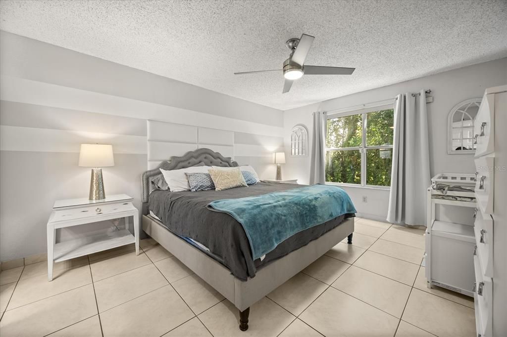 For Sale: $218,000 (3 beds, 2 baths, 1301 Square Feet)