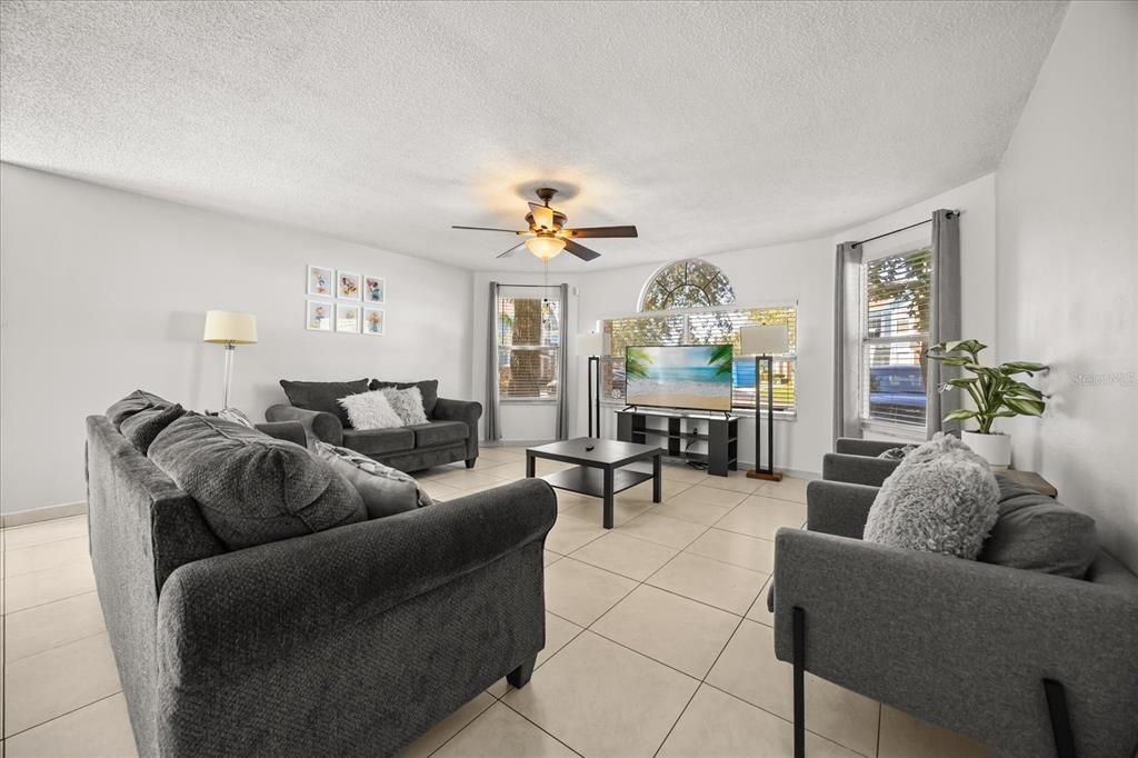 For Sale: $218,000 (3 beds, 2 baths, 1301 Square Feet)