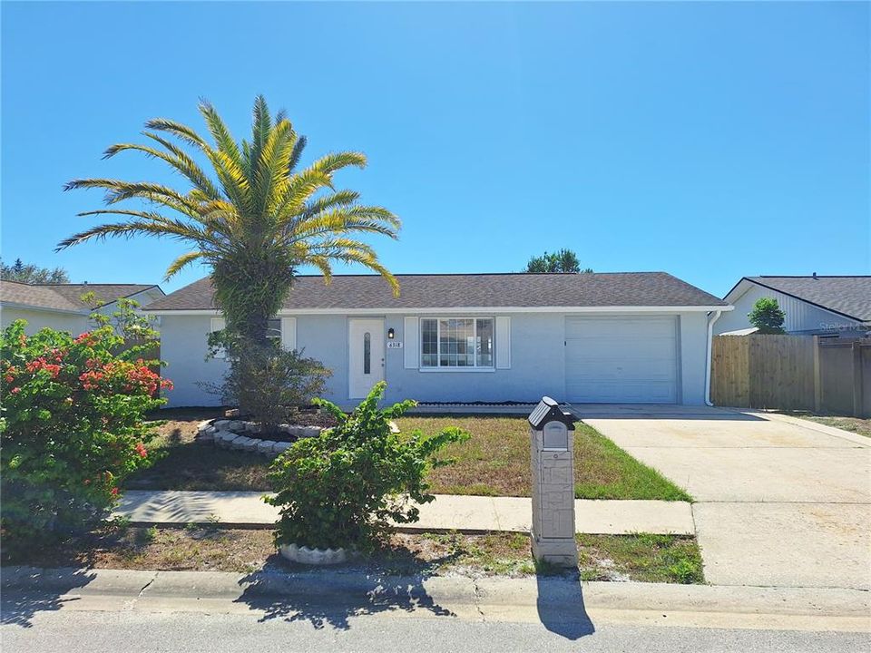 合同活跃: $189,900 (2 贝兹, 1 浴室, 744 平方英尺)