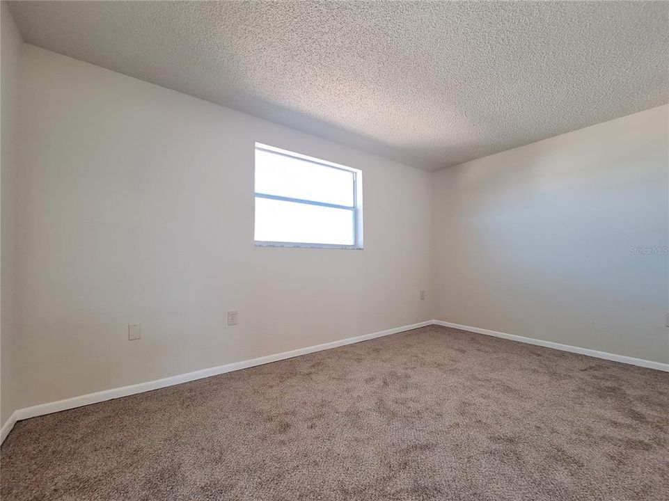 合同活跃: $189,900 (2 贝兹, 1 浴室, 744 平方英尺)