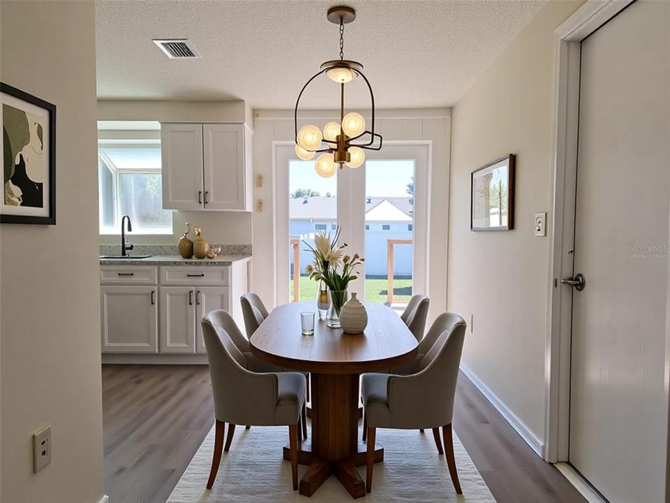 合同活跃: $189,900 (2 贝兹, 1 浴室, 744 平方英尺)