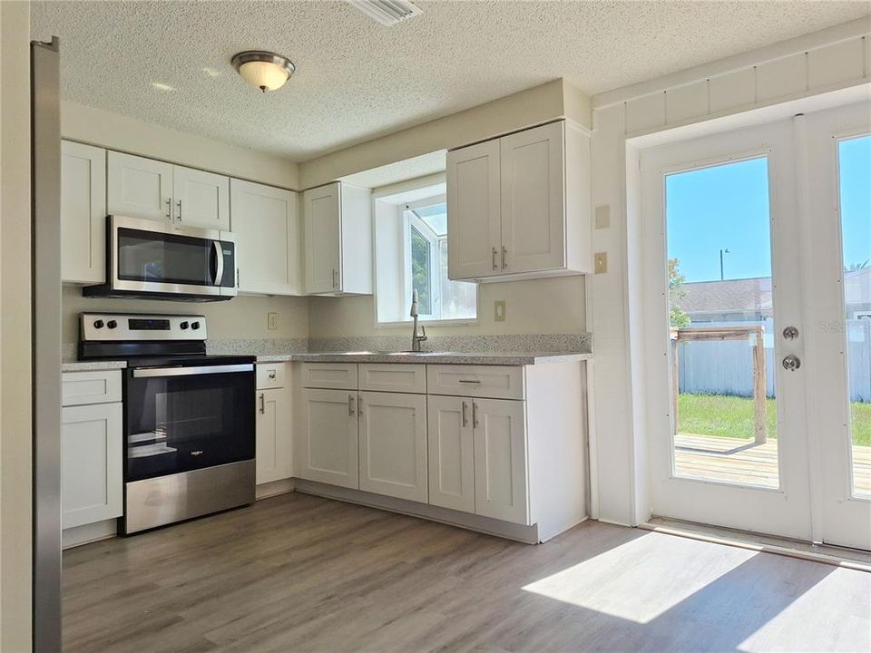 合同活跃: $189,900 (2 贝兹, 1 浴室, 744 平方英尺)