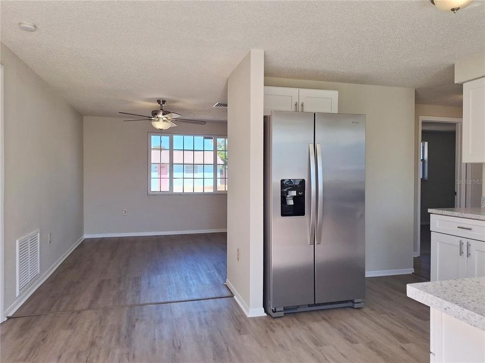 合同活跃: $189,900 (2 贝兹, 1 浴室, 744 平方英尺)