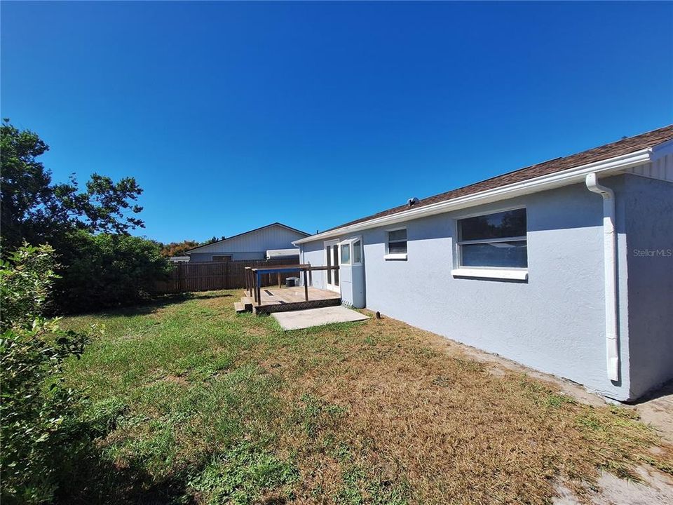 合同活跃: $189,900 (2 贝兹, 1 浴室, 744 平方英尺)