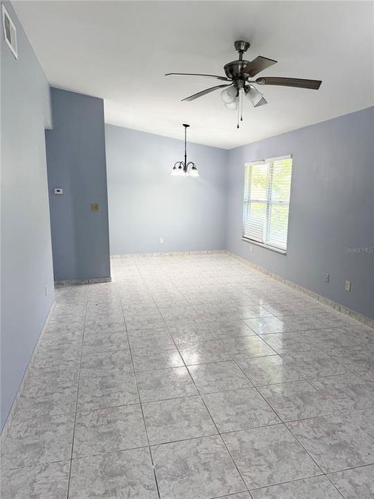 На продажу: $185,000 (2 спален, 2 ванн, 851 Квадратных фут)