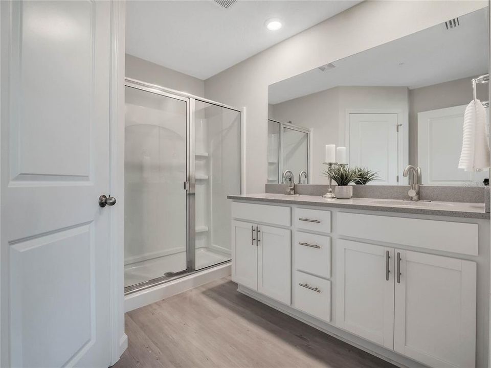 合同活跃: $2,249 (3 贝兹, 2 浴室, 1581 平方英尺)