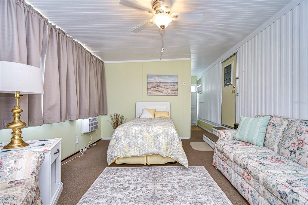 待售: $72,000 (2 贝兹, 1 浴室, 825 平方英尺)