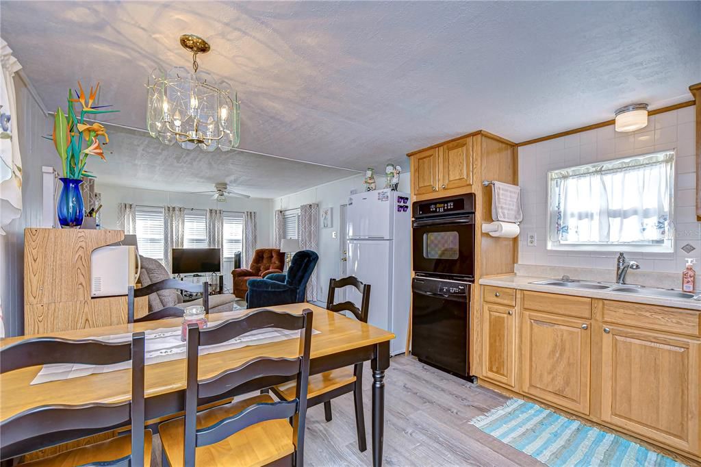 待售: $72,000 (2 贝兹, 1 浴室, 825 平方英尺)