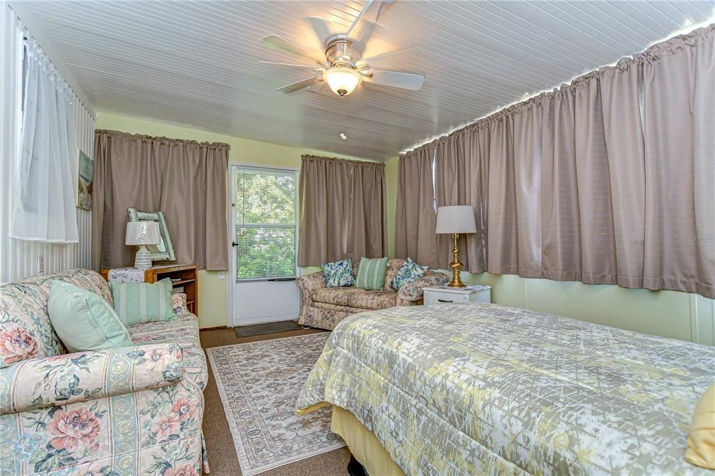 待售: $72,000 (2 贝兹, 1 浴室, 825 平方英尺)