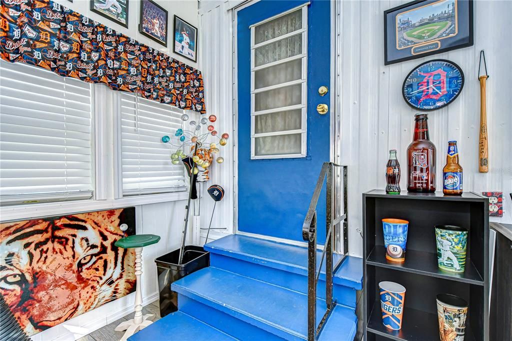 待售: $72,000 (2 贝兹, 1 浴室, 825 平方英尺)