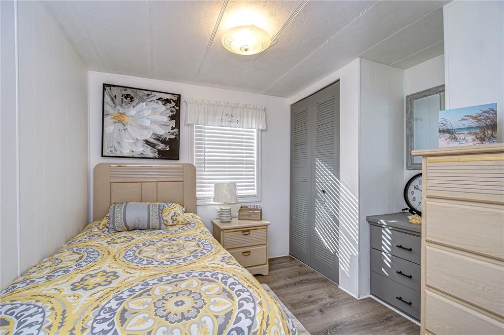 待售: $72,000 (2 贝兹, 1 浴室, 825 平方英尺)