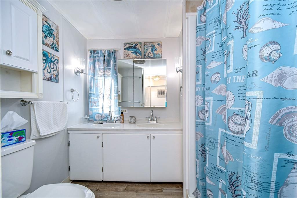 待售: $72,000 (2 贝兹, 1 浴室, 825 平方英尺)