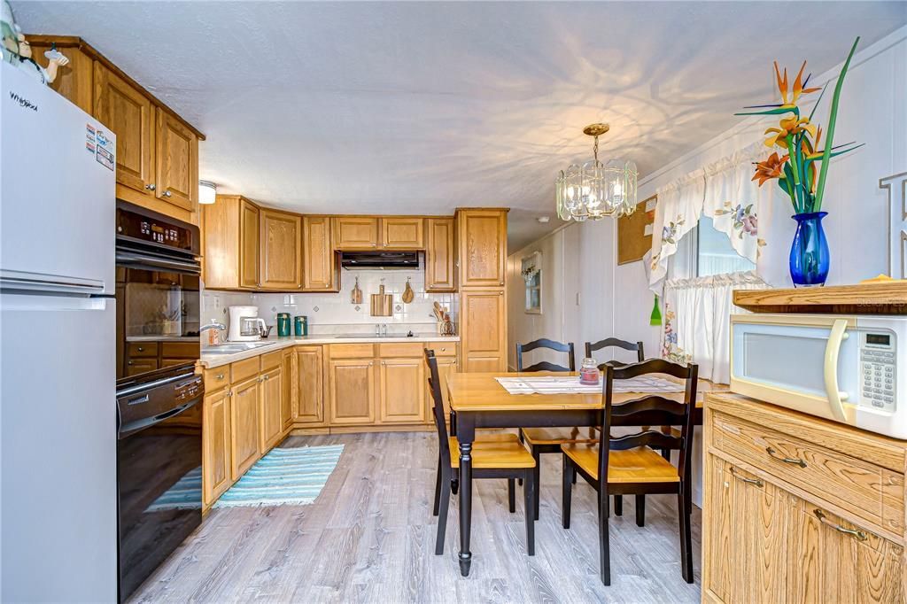 待售: $72,000 (2 贝兹, 1 浴室, 825 平方英尺)