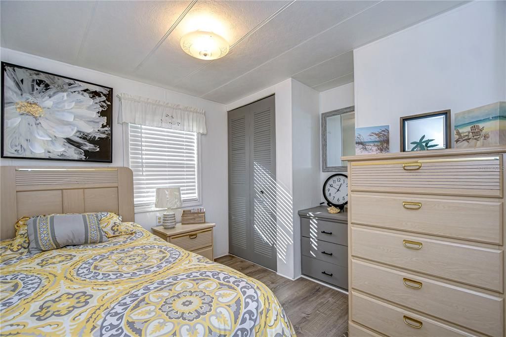 待售: $72,000 (2 贝兹, 1 浴室, 825 平方英尺)