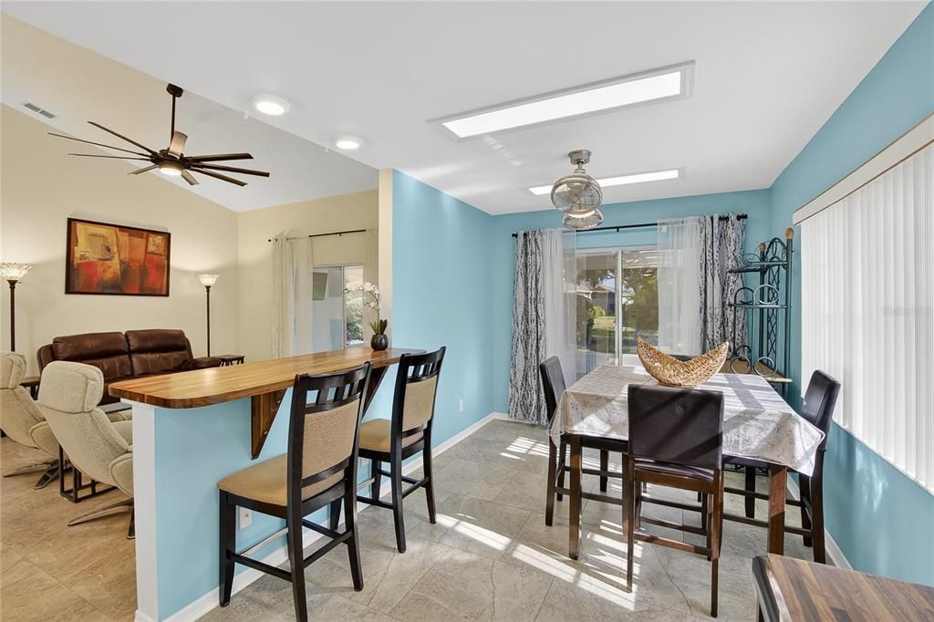 待售: $257,000 (2 贝兹, 2 浴室, 1559 平方英尺)