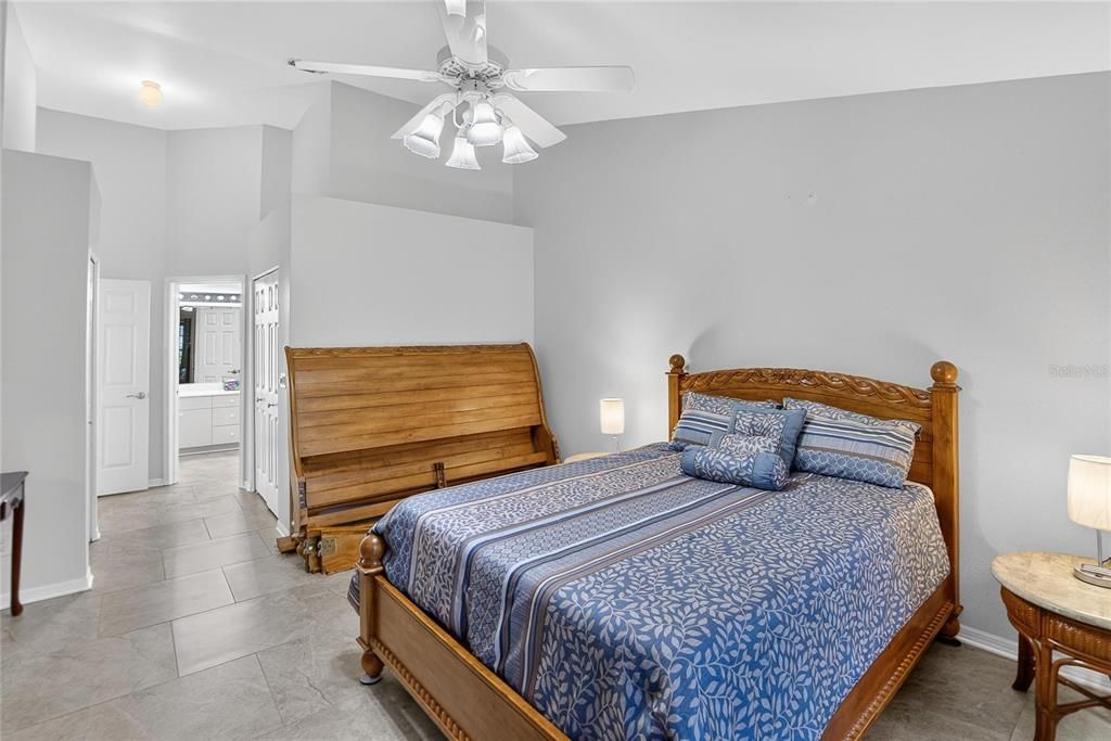 待售: $257,000 (2 贝兹, 2 浴室, 1559 平方英尺)