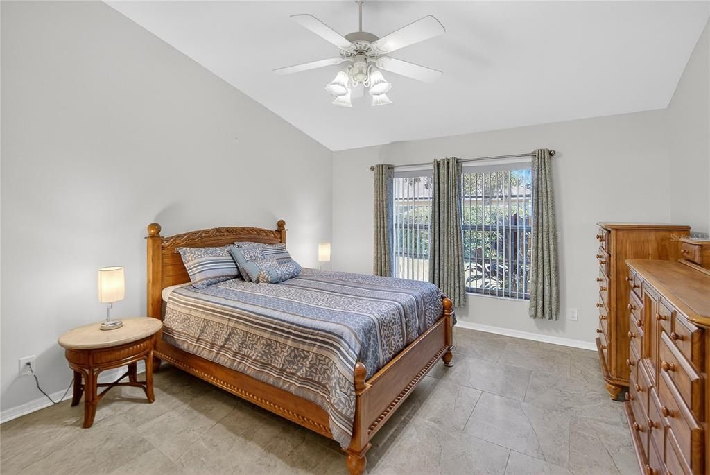 待售: $257,000 (2 贝兹, 2 浴室, 1559 平方英尺)