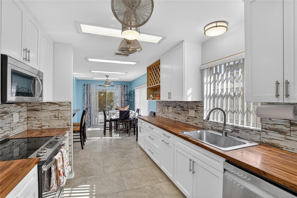 待售: $257,000 (2 贝兹, 2 浴室, 1559 平方英尺)