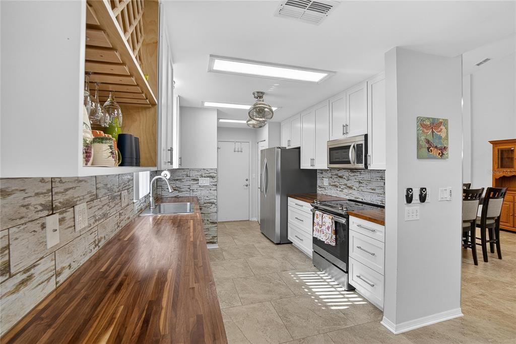 待售: $257,000 (2 贝兹, 2 浴室, 1559 平方英尺)