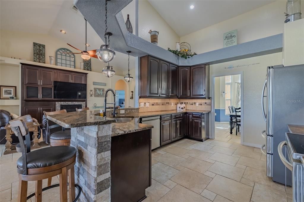 En Venta: $999,900 (5 camas, 4 baños, 2841 Pies cuadrados)