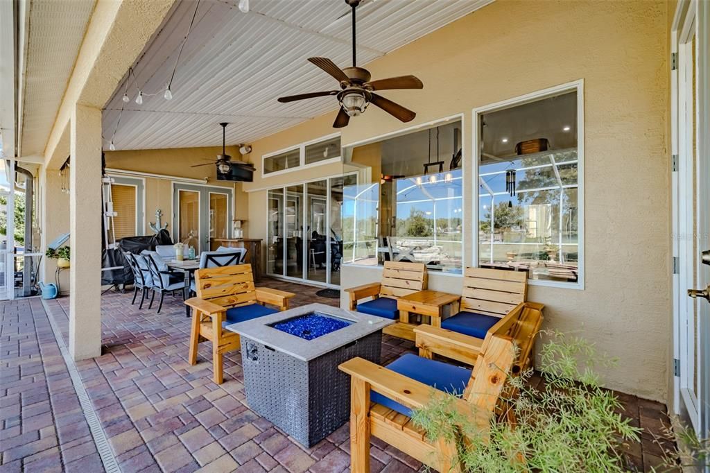 En Venta: $999,900 (5 camas, 4 baños, 2841 Pies cuadrados)