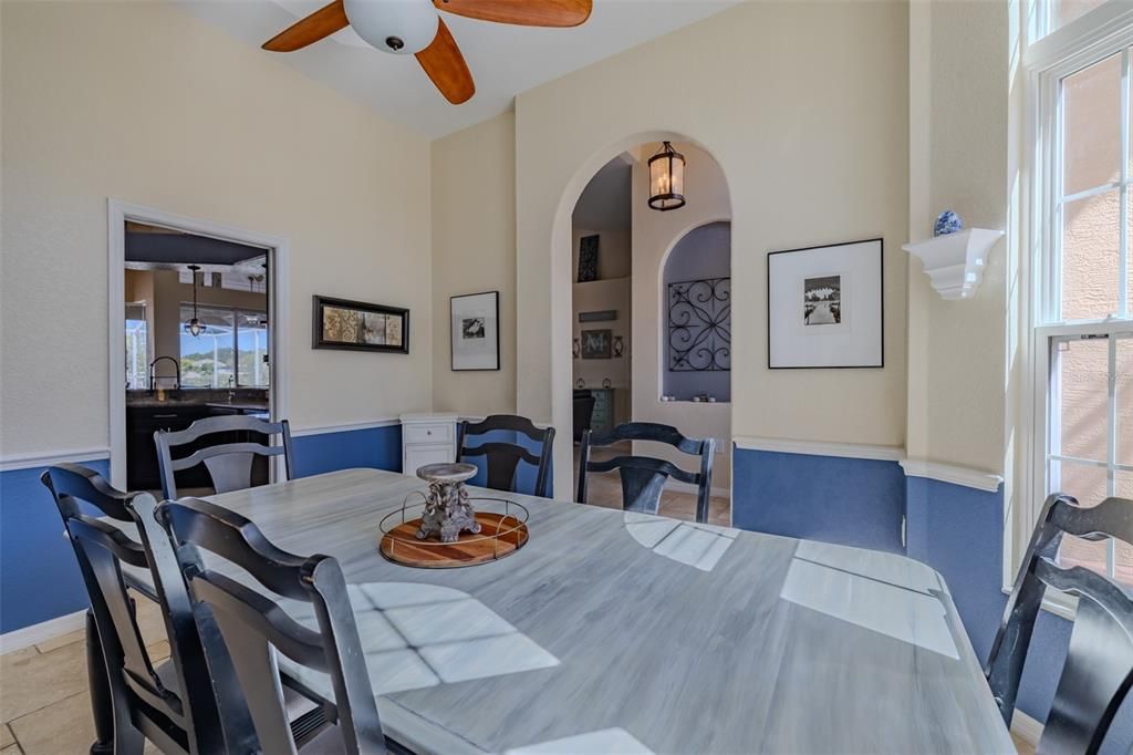 En Venta: $999,900 (5 camas, 4 baños, 2841 Pies cuadrados)