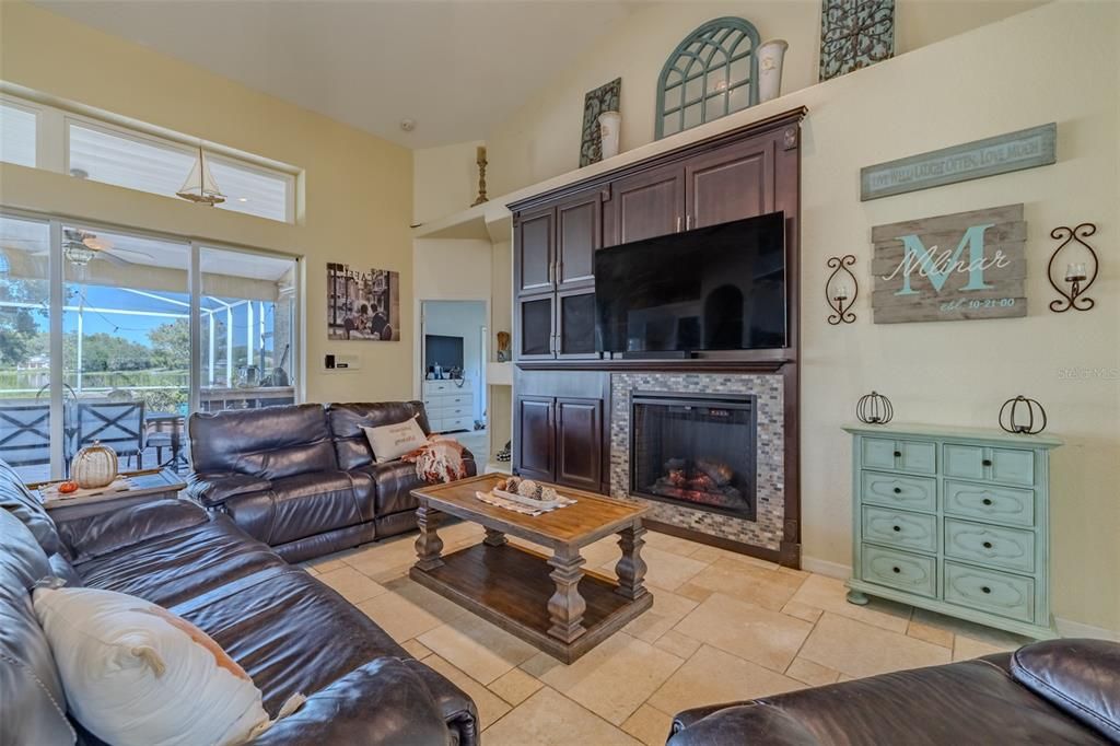 En Venta: $999,900 (5 camas, 4 baños, 2841 Pies cuadrados)