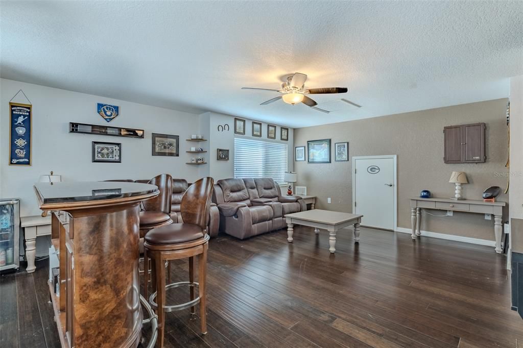 En Venta: $999,900 (5 camas, 4 baños, 2841 Pies cuadrados)