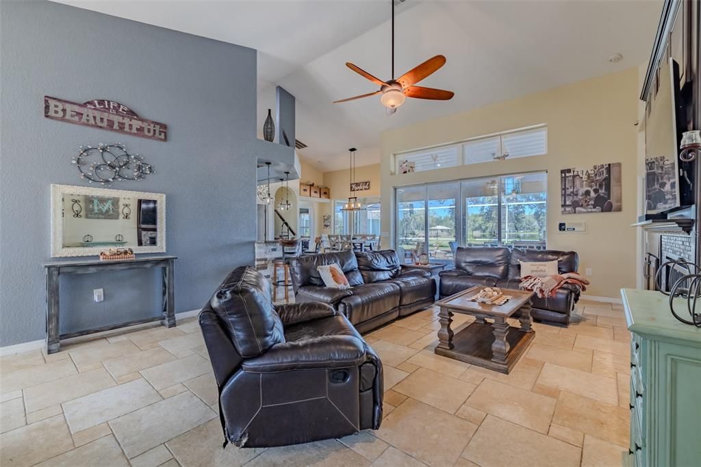 En Venta: $999,900 (5 camas, 4 baños, 2841 Pies cuadrados)