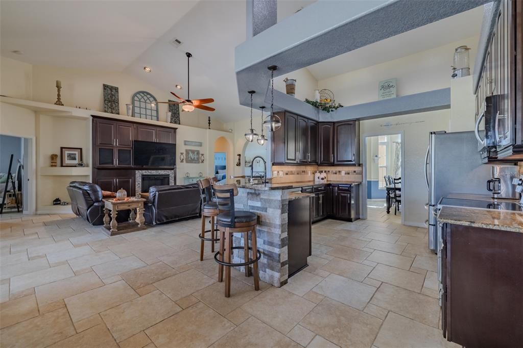 En Venta: $999,900 (5 camas, 4 baños, 2841 Pies cuadrados)