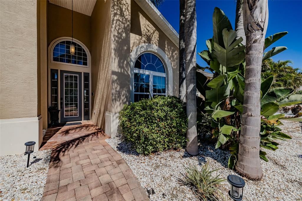 En Venta: $999,900 (5 camas, 4 baños, 2841 Pies cuadrados)