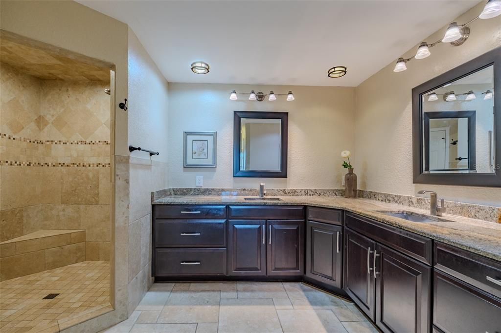 En Venta: $999,900 (5 camas, 4 baños, 2841 Pies cuadrados)