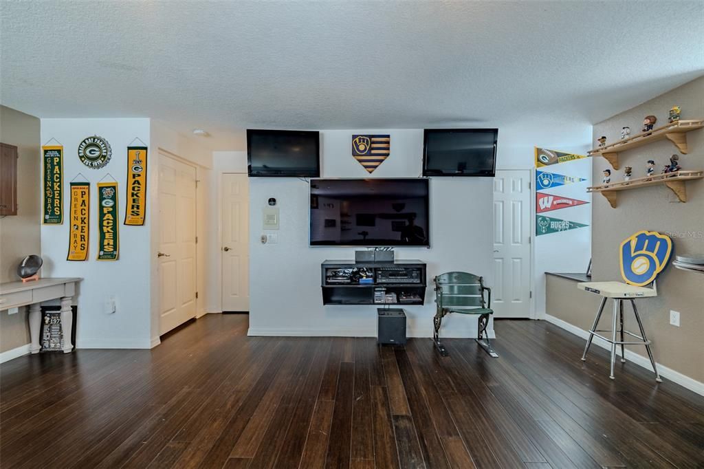 En Venta: $999,900 (5 camas, 4 baños, 2841 Pies cuadrados)