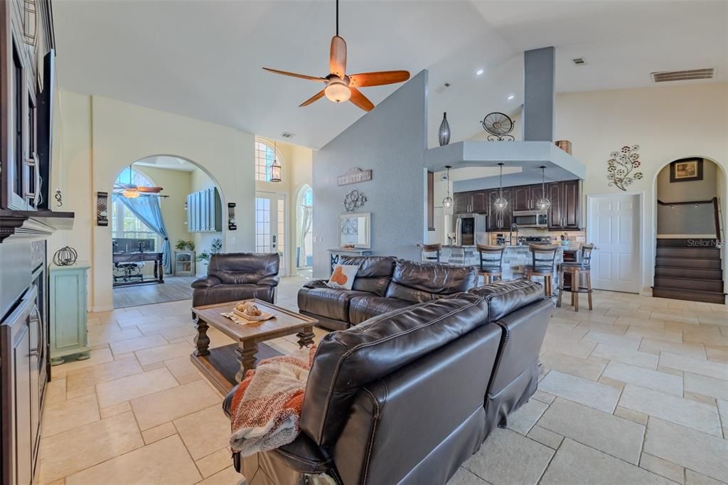 En Venta: $999,900 (5 camas, 4 baños, 2841 Pies cuadrados)