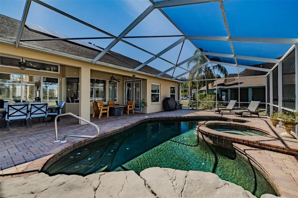 En Venta: $999,900 (5 camas, 4 baños, 2841 Pies cuadrados)