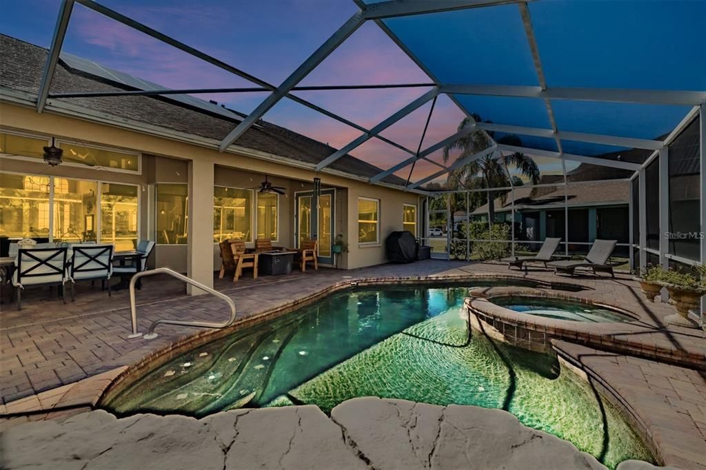 En Venta: $999,900 (5 camas, 4 baños, 2841 Pies cuadrados)