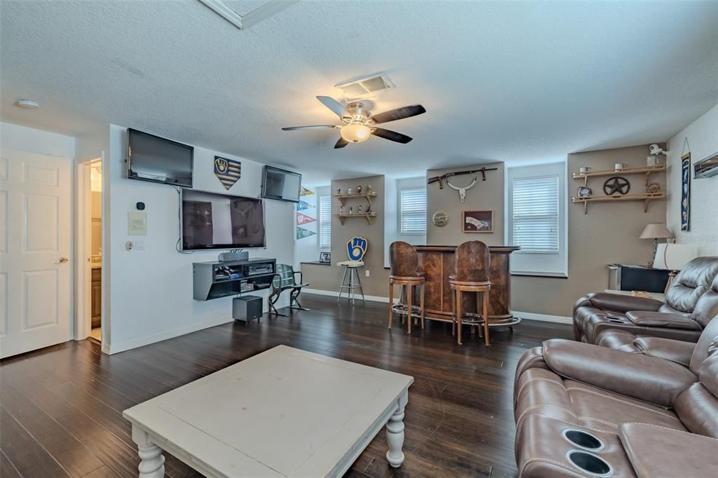 En Venta: $999,900 (5 camas, 4 baños, 2841 Pies cuadrados)