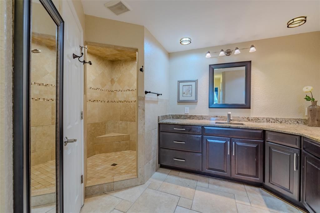 En Venta: $999,900 (5 camas, 4 baños, 2841 Pies cuadrados)