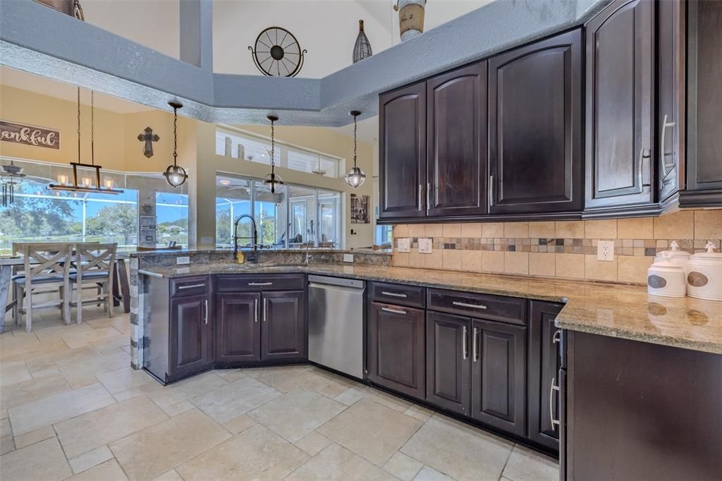 En Venta: $999,900 (5 camas, 4 baños, 2841 Pies cuadrados)