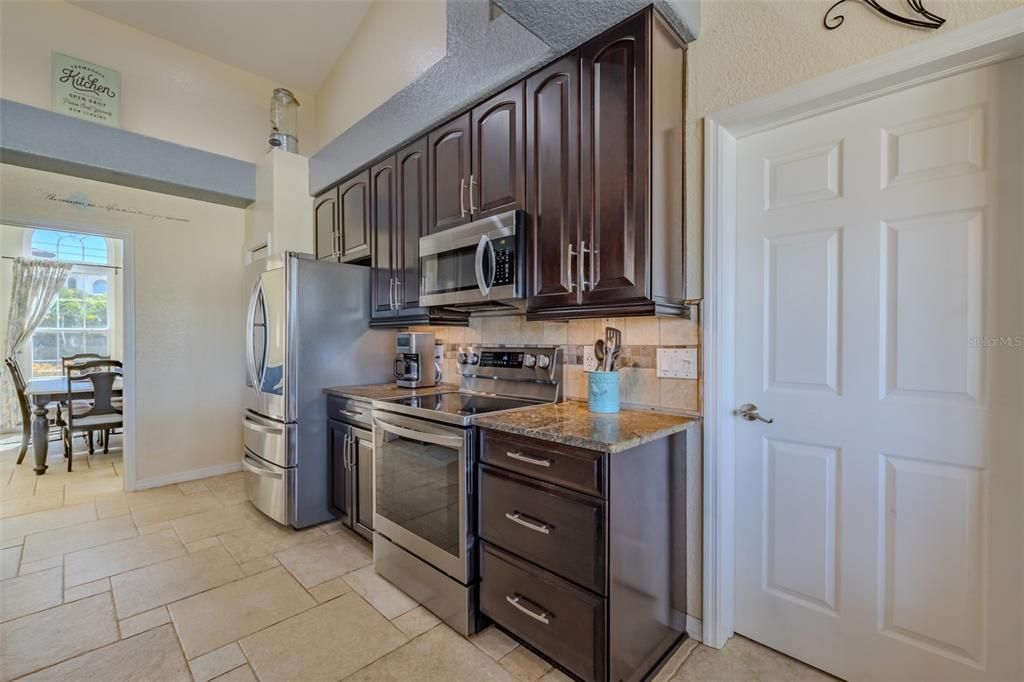 En Venta: $999,900 (5 camas, 4 baños, 2841 Pies cuadrados)