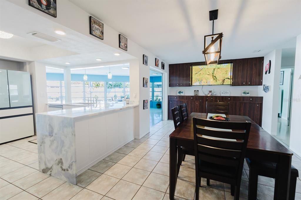 En Venta: $745,000 (3 camas, 3 baños, 2492 Pies cuadrados)