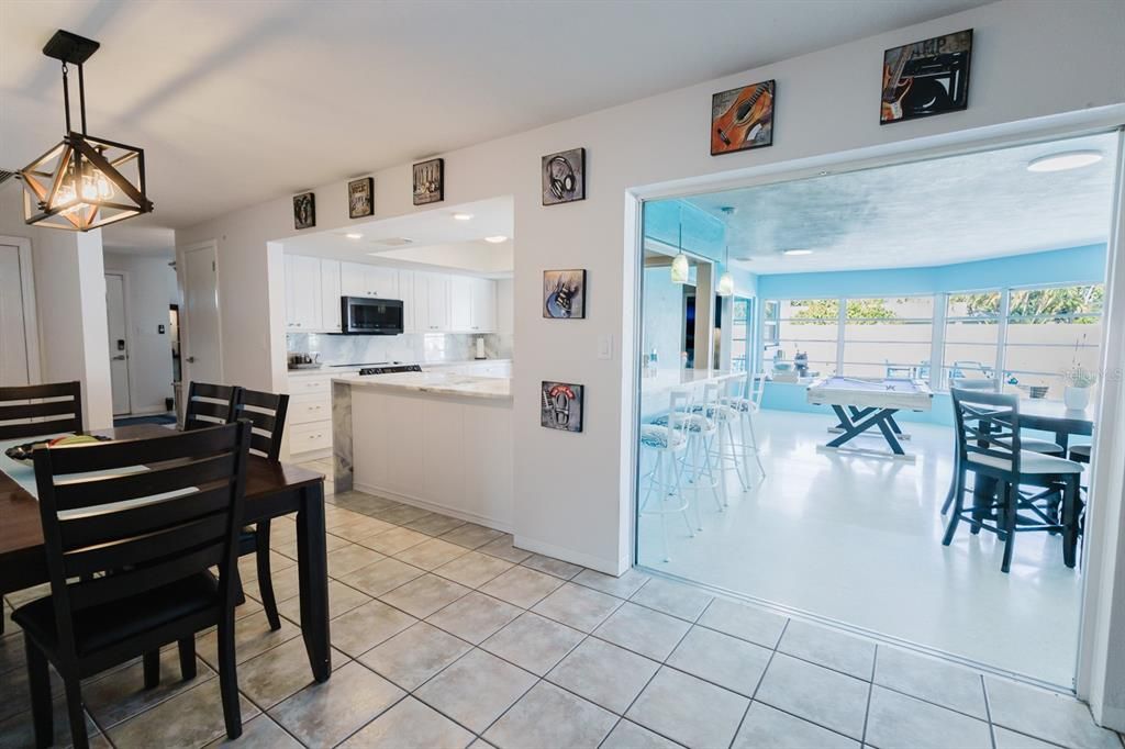 En Venta: $745,000 (3 camas, 3 baños, 2492 Pies cuadrados)