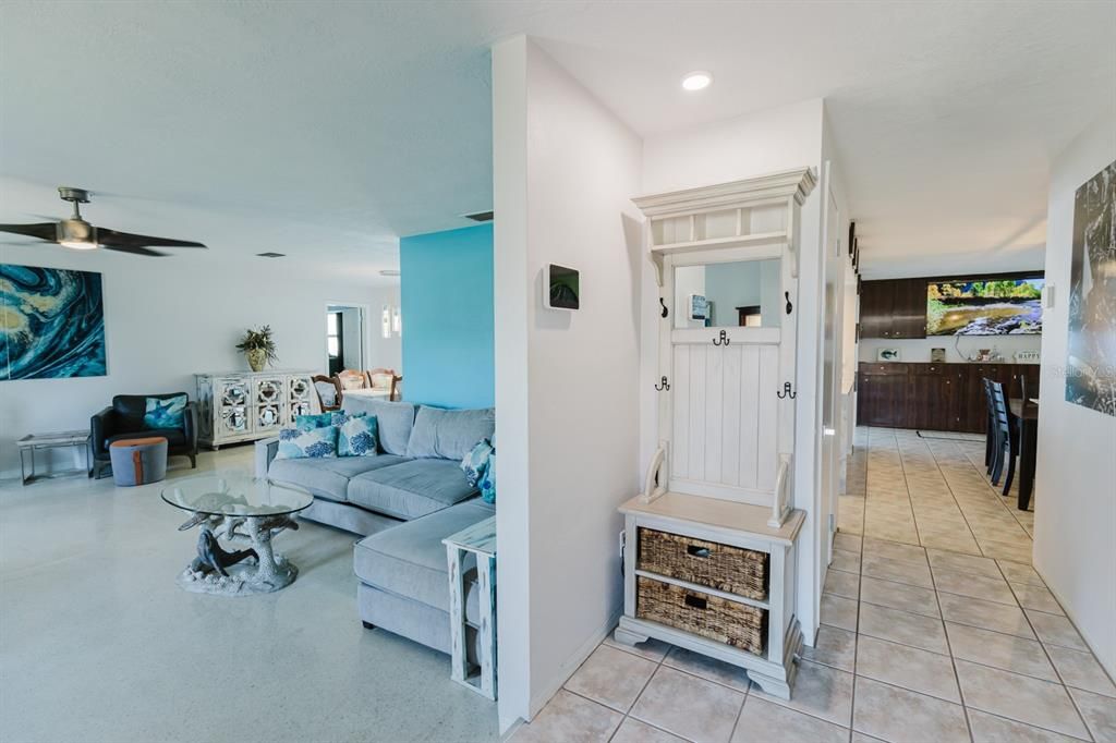 En Venta: $745,000 (3 camas, 3 baños, 2492 Pies cuadrados)