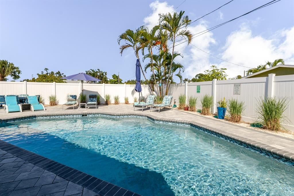 En Venta: $745,000 (3 camas, 3 baños, 2492 Pies cuadrados)