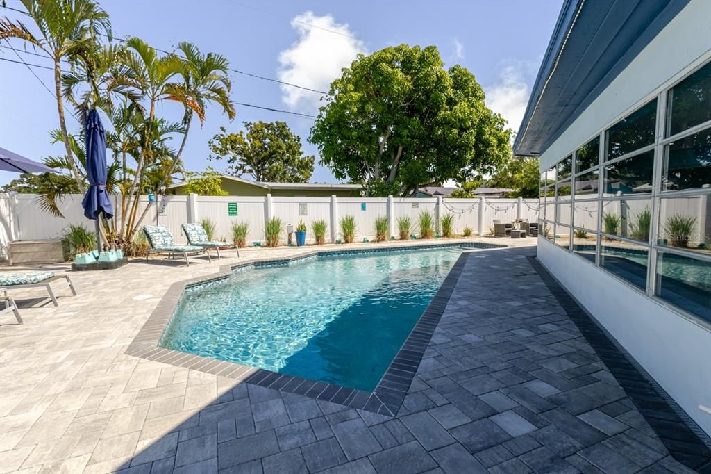 En Venta: $745,000 (3 camas, 3 baños, 2492 Pies cuadrados)