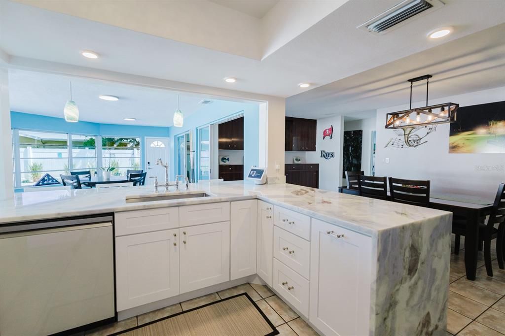 En Venta: $745,000 (3 camas, 3 baños, 2492 Pies cuadrados)